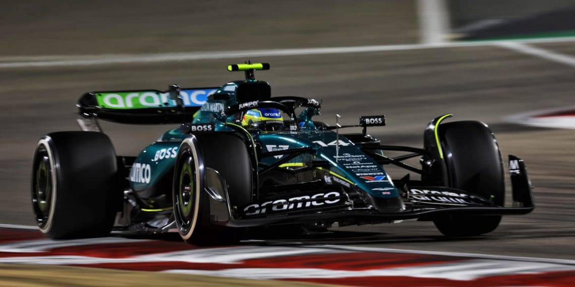 Alonso expressa fé na Aston Martin apesar de decepcionante Grande Prêmio do Bahrein.