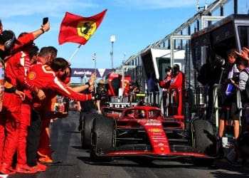 Vasseur desinteressado na Red Bull, elogia progresso significativo da Ferrari na F1.