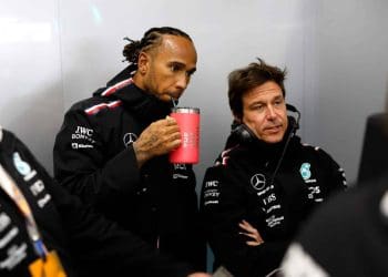 ¡Experto de F1 afirma que Lewis Hamilton rumbo a Ferrari «lo trajo todo» a Mercedes!