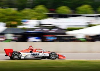 McLaughlin vence Power para garantir a primeira posição na classificação da IndyCar em Barber.