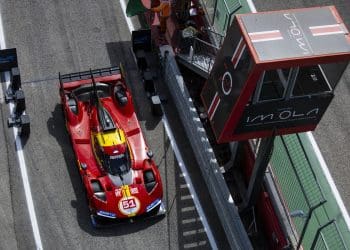 Giovinazzi lidera Ferrari nas primeiras duas horas em Imola.