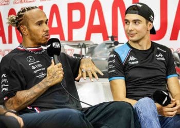 Esteban Ocon revela insights sobre a abordagem de trabalho de Lewis Hamilton.