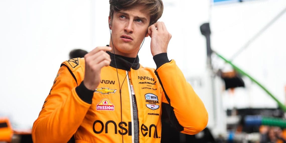 McLaren substitui Pourchaire em mais uma surpresa para os fãs.