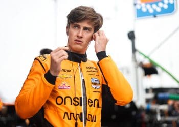 McLaren substitui Pourchaire em mais uma surpresa para os fãs.