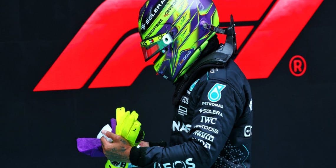 Hamilton lamenta oportunidade perdida apesar de se qualificar em terceiro lugar no Grande Prêmio da Espanha.