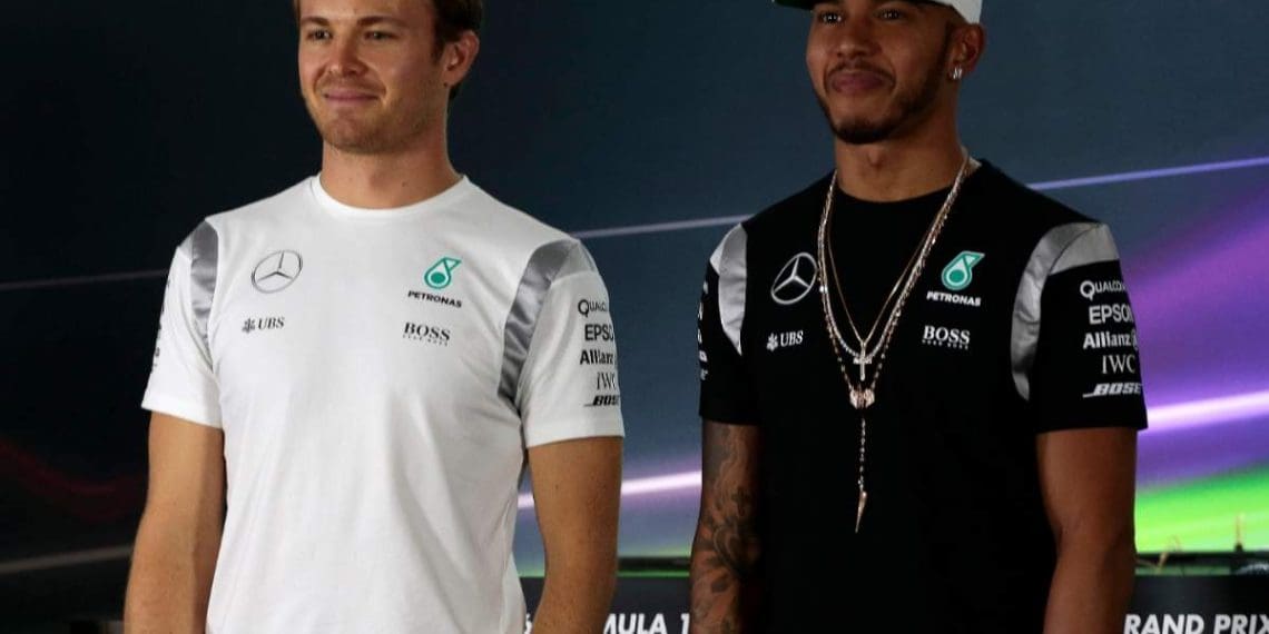 «¡Brocedes regresa!» – Fans emocionados al ver los regalos de Navidad de Lewis Hamilton para su hijo, revelados por Nico Rosberg