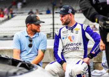 Shane van Gisbergen afirma seu lugar na NASCAR após acidente durante estreia na Daytona Xfinity.