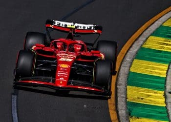 Sainz confia em atualizações da Ferrari na Fórmula 1 para replicar sucesso na Austrália.