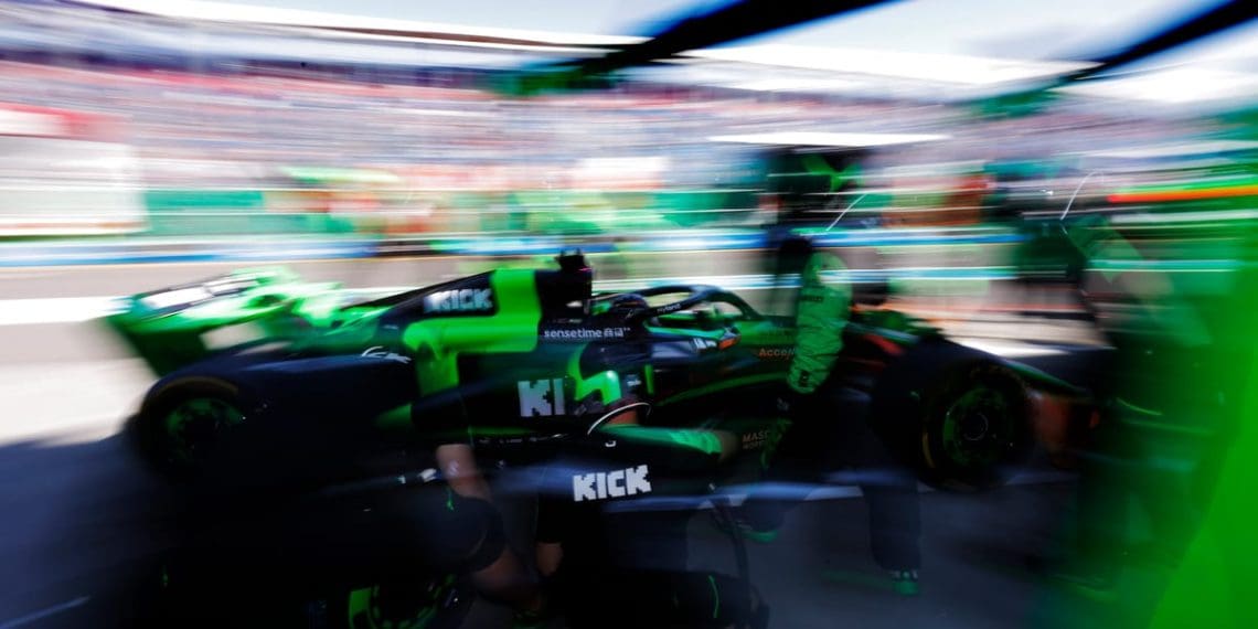 Sauber culpa péssimas paradas na F1 em fonte inesperada.