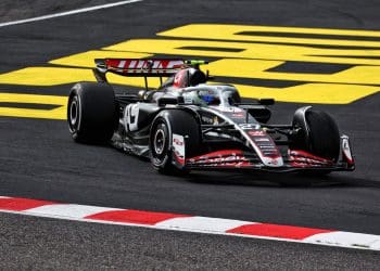 Hulkenberg culpa problema de embreagem da Haas por reinício caro na F1 do Japão.