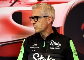 Sauber diz que mercado de pilotos da Fórmula 1 em 2025 é incerto com rumores de Sainz indo para a Williams.