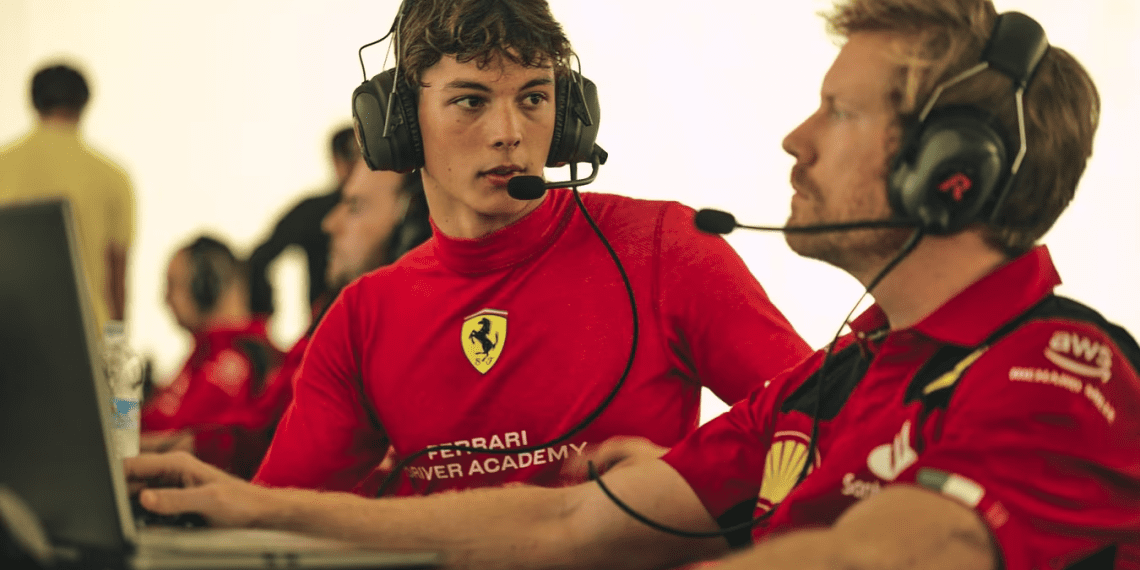 Bearman pronto para estreia inesperada na Fórmula 1 com Ferrari após Sainz ser afastado.