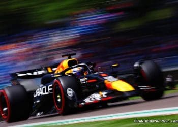Emilia Romagna GP Qualifying: Verstappen recupera controle e para dupla da McLaren.