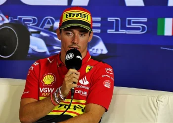 Leclerc lidera para a Ferrari em treinos fortes em Imola.