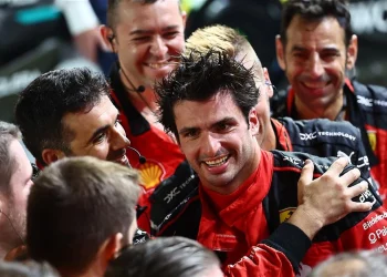 Carlos Sainz Incerto sobre Time Futuro à medida que Saída da Ferrari se Aproxima, Nega Especulações Generalizadas de Contratação