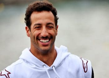 Campeão de F1 Villeneuve critica Ricciardo por resposta ‘imatura’ à crítica da F1.