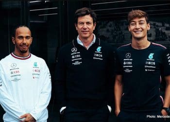 Russell: É engraçado ver os nomes dos pilotos aparecerem no celular de Toto.