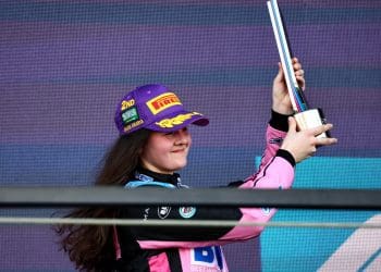 Exclusivo: Jovem Piloto Alpine Abbi Pulling Revela Sonhos na Academia de F1