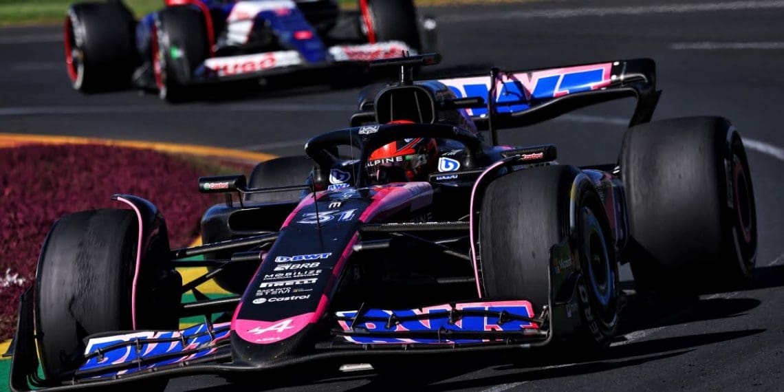 Ocon revela como viseira descartada prejudicou chances da Alpine de pontos na F1 na Austrália.