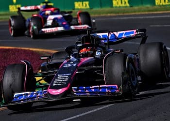 Ocon revela como viseira descartada prejudicou chances da Alpine de pontos na F1 na Austrália.