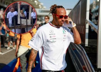 VÍDEO: Campeão da F1 Lewis Hamilton visita Escola em Kuala Lumpur para evento especial no valor de $285 milhões.