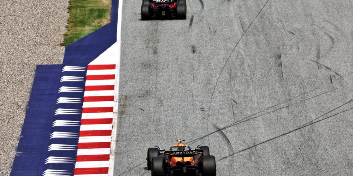 Mark Hughes: Norris aproveita a oportunidade contra Verstappen.