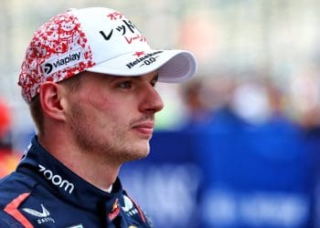 Verstappen impõe contratempo a Wolff na perseguição da Mercedes pelo título da F1 em 2025.