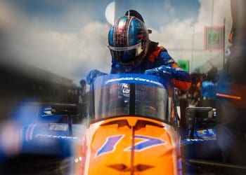 Indignado Larson deve retornar ao Indy 500.