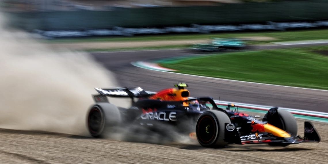 Perez acredita que seu carro de F1 foi afetado por excursão na brita em Imola.