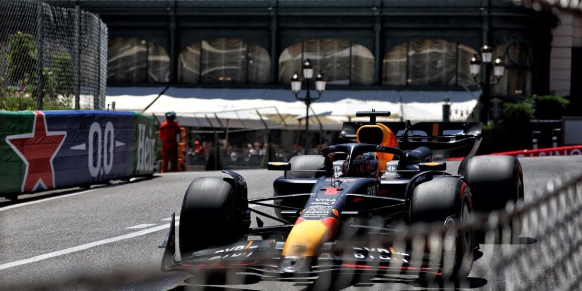 Vasseur critica Verstappen por erros aumentados na F1 em comparação com anos anteriores.