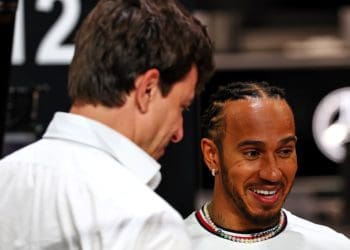 Mercedes busca ajuda da polícia para investigar suposta sabotagem no carro de F1 de Hamilton.