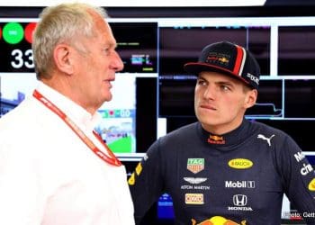 Verstappen expressa preocupação com possível saída de Marko, afetando sua situação.