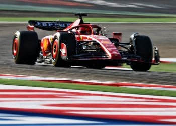 Ferrari pega de surpresa com rápido início da Mercedes no Bahrain.