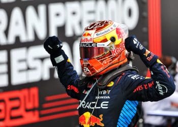 Verstappen segura a vitória no Grande Prêmio da Espanha enquanto Norris quase perde.