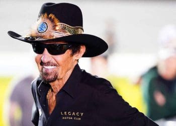 Richard Petty explica os desafios de Darlington Raceway.