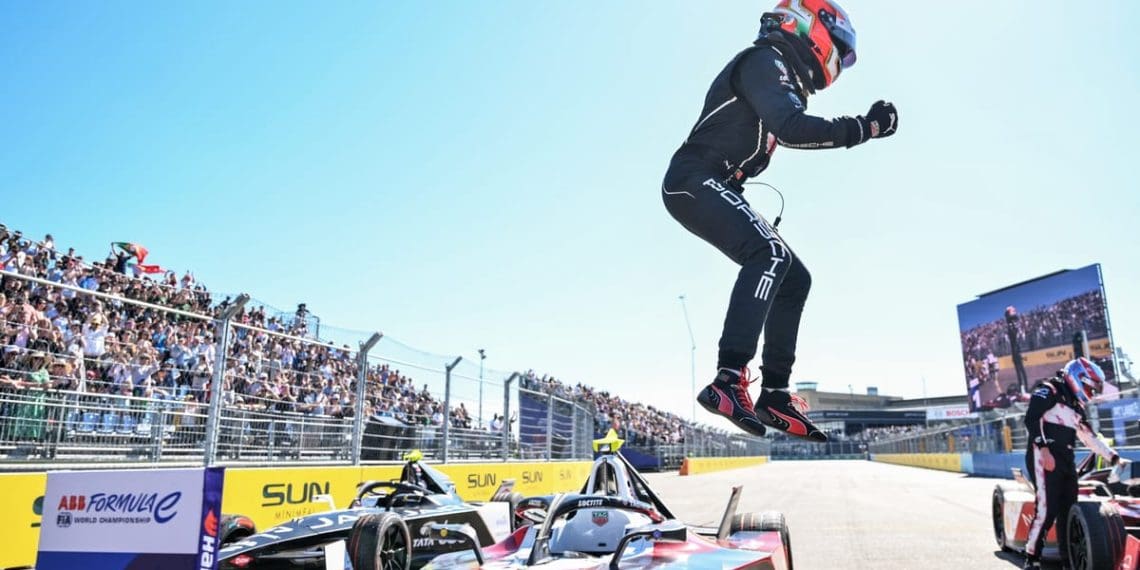 Piloto vitorioso da Porsche continua a lutar apesar de lesões.