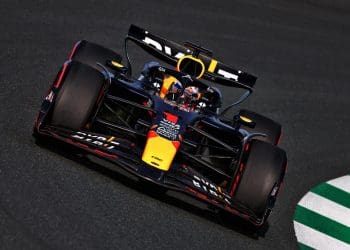 Verstappen garante primeiro lugar na F1 da Arábia Saudita, Bearman estreia na classificação da Ferrari.