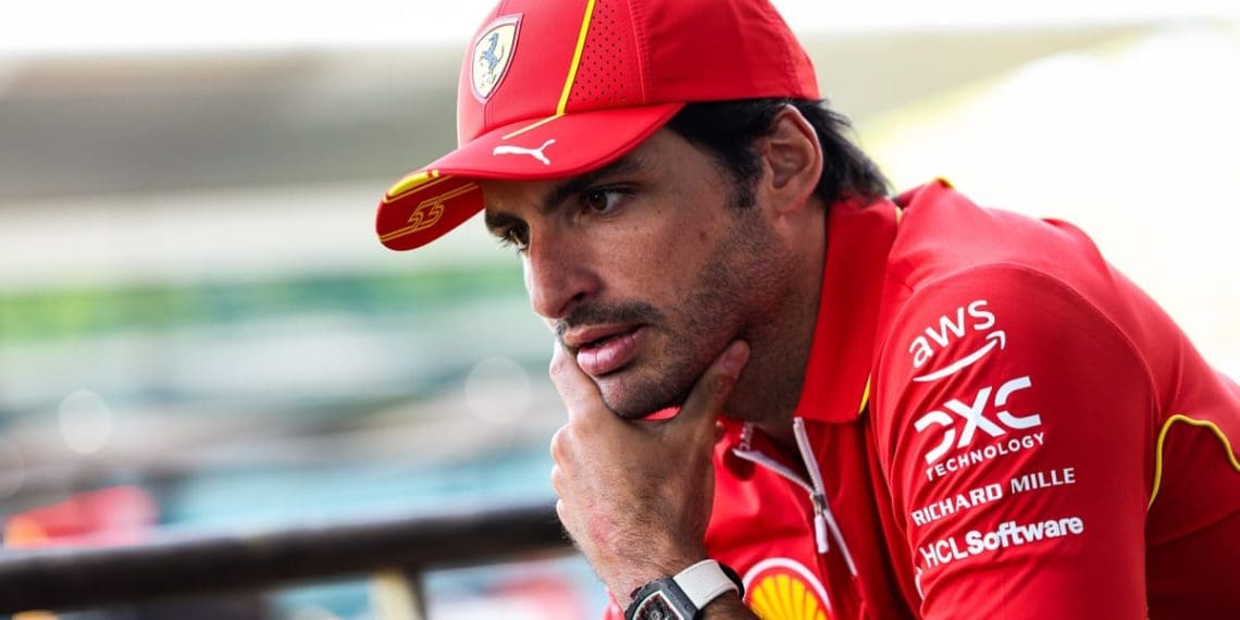 Sainz enfrenta dilema bizarro com assento de corrida na Fórmula 1 de 2025