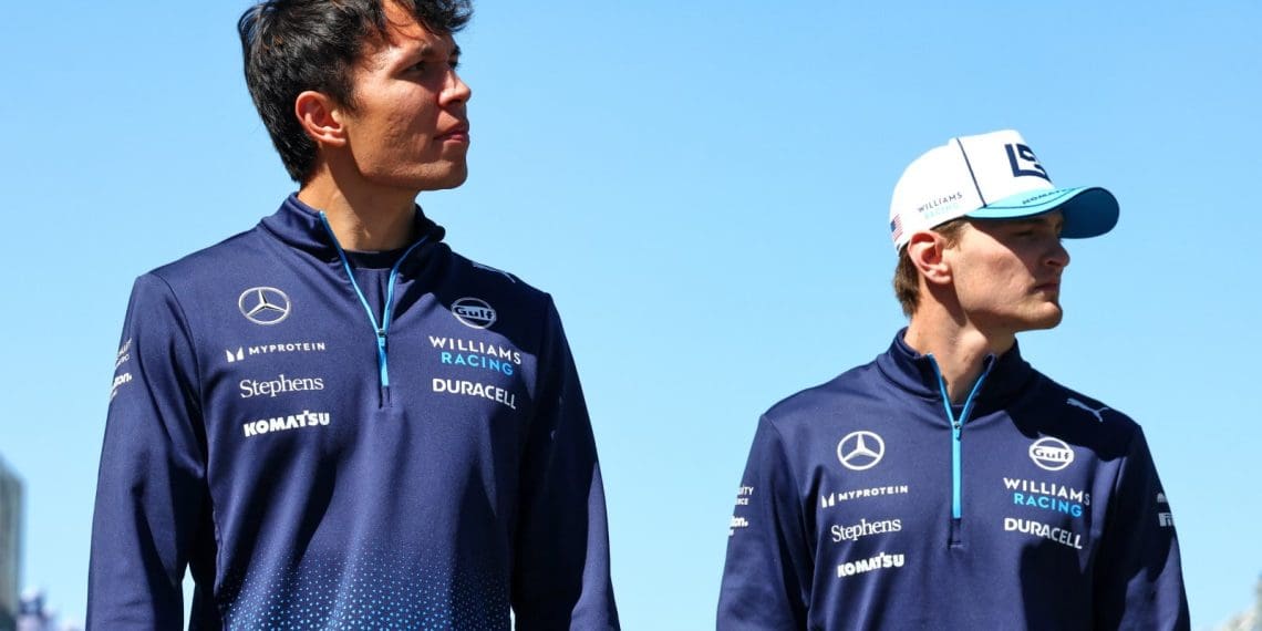 Williams enfrenta decepção em Melbourne após trocar chassi sem sucesso.