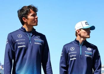 Williams enfrenta decepção em Melbourne após trocar chassi sem sucesso.