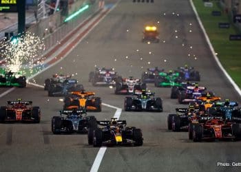 F1 preso em loop temporal com o Bahrein Grand Prix revelando tramas familiares.