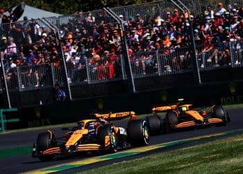 Piastri aceita diretiva da equipe McLaren no Grande Prêmio da Austrália.