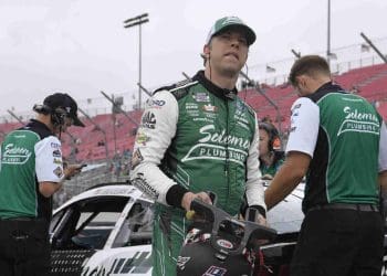 Brad Keselowski diz que a NASCAR pode ser distraída pelo brilho de Nova York e esquecer das bases de fãs dedicados.