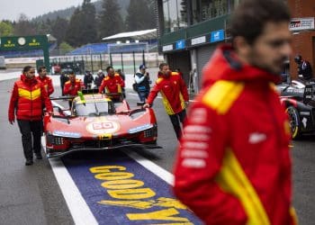 Top Ferrari desclassificado da qualificação do Campeonato Mundial de Endurance por ser muito leve.