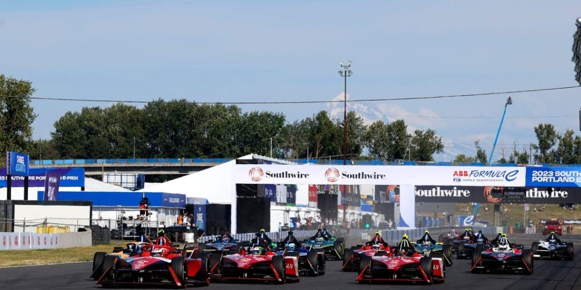 Polêmica ‘chicane fantasma’ acrescenta complexidade à preparação da Fórmula E em Portland.