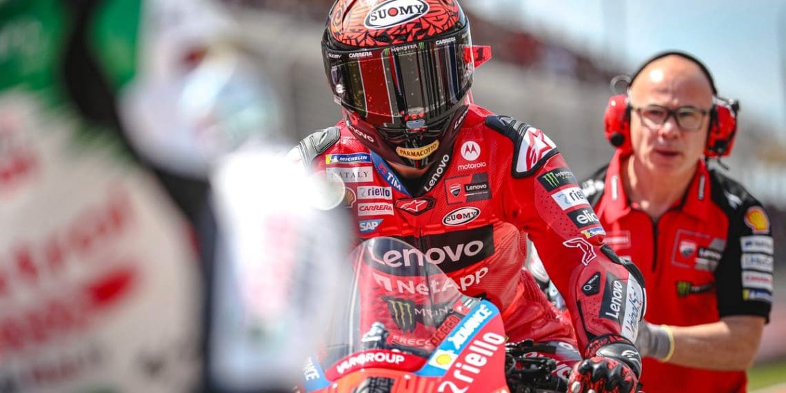 O líder do MotoGP está lutando no início – mais uma vez.