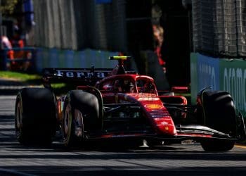 Sainz otimista para luta pela pole position na Austrália uma vez que ele ultrapassa os limites.