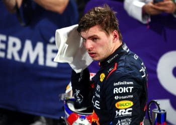 Verstappen não gosta de perguntas sobre cenário de Horner enquanto cláusula de saída da Red Bull F1 é exposta.