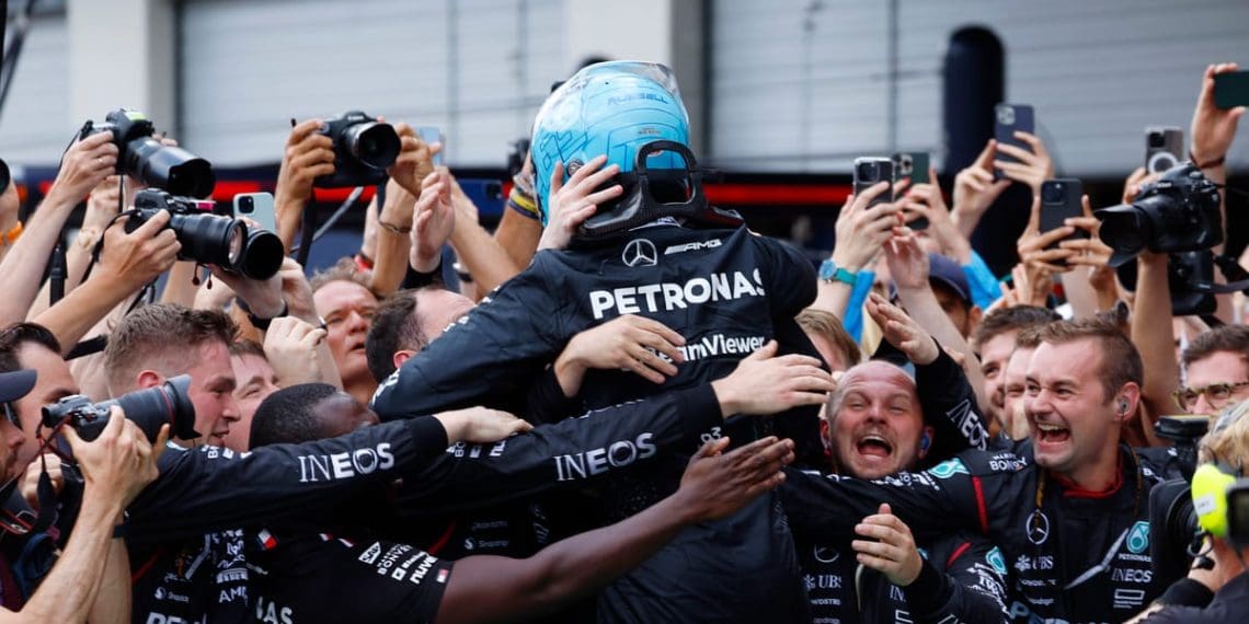 Resposta forte às preocupações contínuas sobre a liderança da Mercedes.