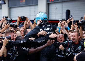 Resposta forte às preocupações contínuas sobre a liderança da Mercedes.